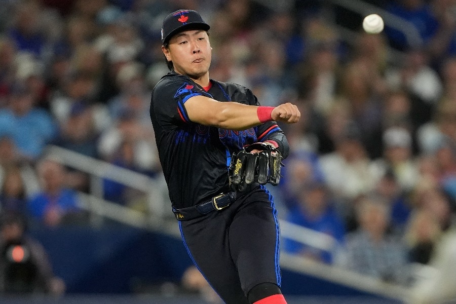 岡本和真敲14號2分砲 8局三壘難球轉身傳一壘成亮點