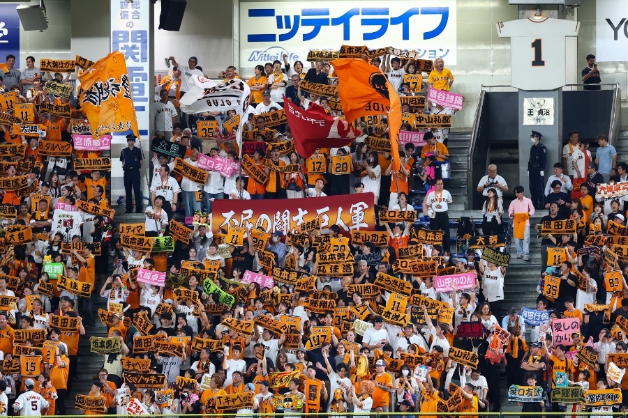 石塚瑶季穿巨人球衣觀戰阪神 才木浩人壓制助阪神4比1勝