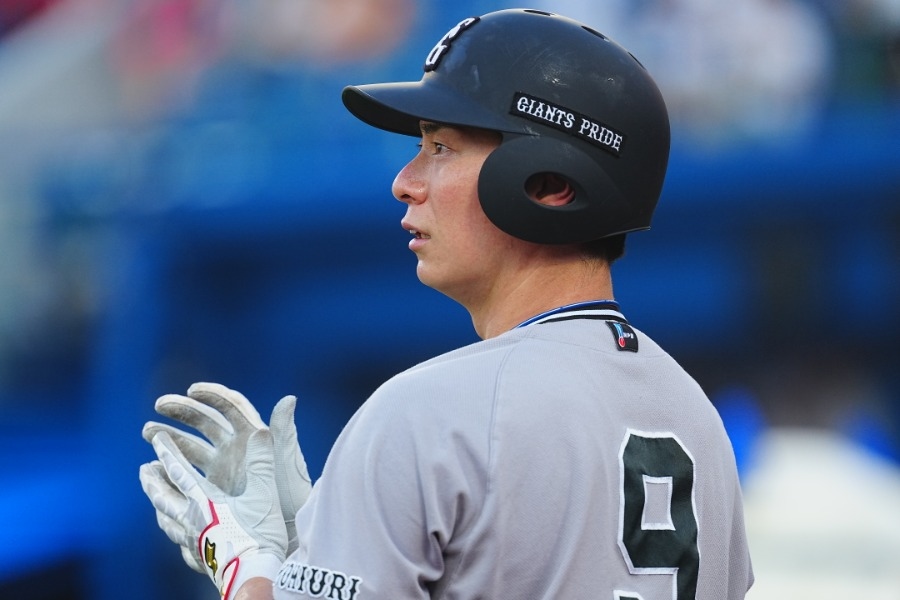 松本剛右手離棒 球審誤會喊暫停