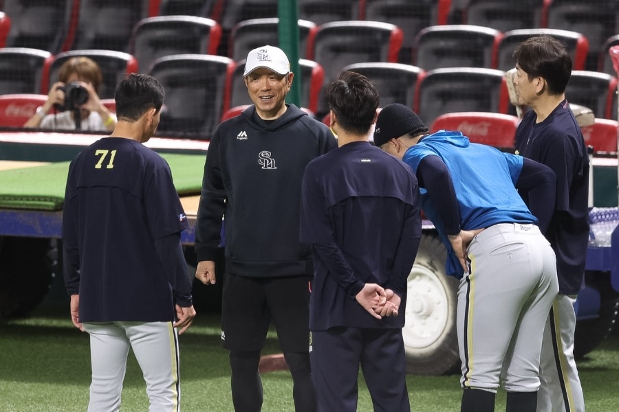 歐力士Manny Machado觸身球致石塚下顎骨折 賽前與岸田向小久保致歉