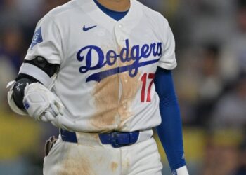 大谷翔平右手異狀引發關注，羅伯茨監督表達