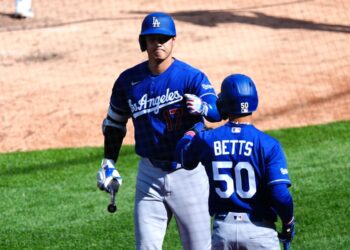 大谷翔平首轟助道奇大勝，賽後暖心合照曝光