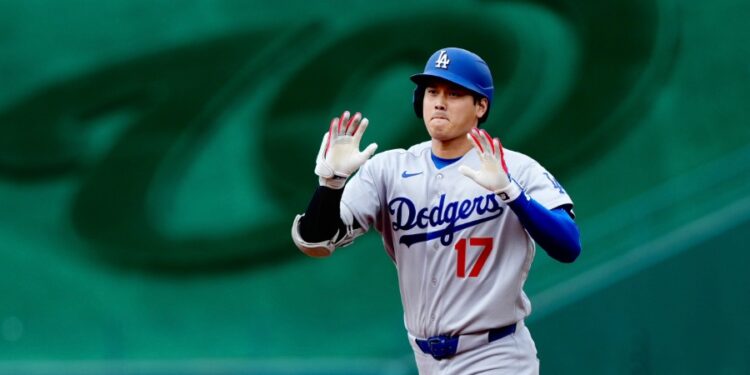 大谷翔平超大號全壘打後，隊友搞笑反應引熱