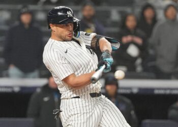 史坦頓驚人擊球震撼全場，球場幾乎被打穿