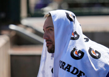 前道奇27億男再失誤，球迷喊DFA