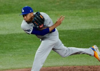 MLB／道奇投手迪亞茲奇特無帽簷造型亮相 震驚美媒引發熱議