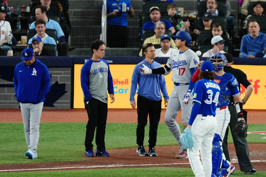 大谷翔平遭捕手送球擊中左臂,賽後獲致歉 大谷翔平遭捕手送球擊中左臂,賽後獲致歉