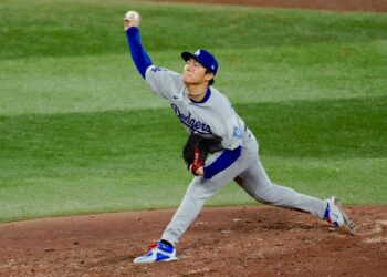 山本由伸感謝救援英雄 熱情擁抱隊友