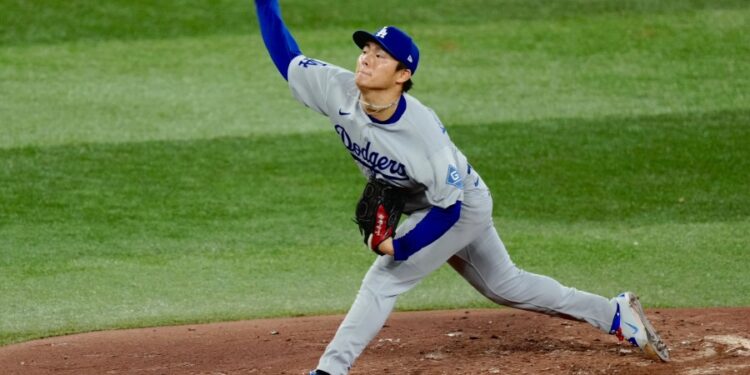 山本由伸感謝救援英雄 熱情擁抱隊友