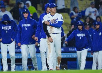 道奇拒絕81歲老球迷紙本票要求 引發數位化爭議