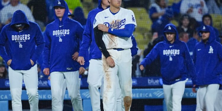 道奇拒絕81歲老球迷紙本票要求 引發數位化爭議