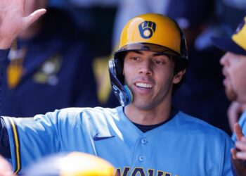 MLB／釀酒人新款城市連線球衣遭美媒批評 胸口「Wisco」字樣引發爭議