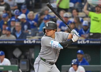 村上宗隆苦戰不止，守備失誤與打擊低迷引發球迷擔憂