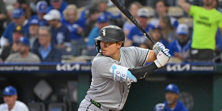 村上宗隆苦戰不止,守備失誤與打擊低迷引發球迷擔憂 村上宗隆苦戰不止,守備失誤與打擊低迷引發球迷擔憂